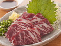 Motsunabe Mizutaki Yonbankan_Horse Meat Sashimi: served fresh, with just the right amount of delicious sashimi.