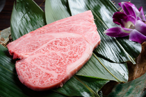 Sumibi Yakiniku Tsurugyu_Extra Special Roast: made from the shoulder meat of Kobe Tajima beef.