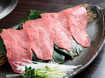 Sumibi Yakiniku Tsurugyu_Extra-Special Misuji (shoulder area): with a melt-in-the-mouth flavour and fine marbling.