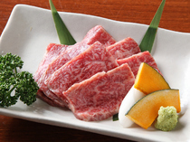 Sumibi Yakiniku Hormone Sakaba senjiro_Wagyu (Japanese beef) Choice Roast: we recommend eating it with salt!