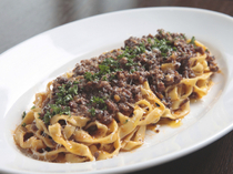 Pizzeria Austro_Togeshita Beef Bologna-Style Meat Sauce Fettuccine: features an authentic taste.