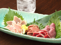 Char-Grill Yakitori  Mamecho Tsurumai branch_Exquisite! Enjoy fresh Mikawa chicken in our "Sashimi (raw meat slice) Sampler"