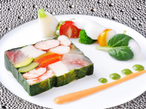 Aile d'Ange Nagoya_Hors d'oeuvre, mozaic style, with carefully-placed, colourful fish and vegetables