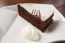 Cafe Marugo_Gateau au Chocolat: characterized by the flavor of bittersweet chocolate