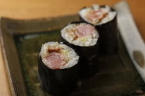 Sushiya Ono_Ono Special: The famous broiled toro (fatty tuna) in a roll