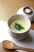 Sushiya Ono_Chawan-mushi (savory steamed egg custard in a cup): The fragrance of the broth is calming to your body