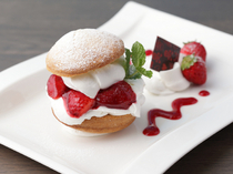 GRAHM'S CAFE　Los Angeles_American-Style Shortcake made with biscuit dough