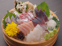 Sakanaya Oaji_Enjoy seafood with superior freshness with the "sashimi collection for 2-3 people"