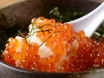 Izakaya Kushiroya_One taste and you are hooked! The exquisite "Homemade Ikura Donburi" (Salmon roe over rice)