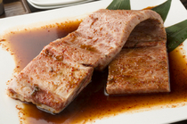 Yakiniku no Meimon Tendan Akasaka_A hearty serving of over 400g of boned beef ribs