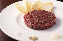 CARNEYA ANTICA OSTERIA_[Beef Steak Tartare Aged for 200 Days] The more you chew, the more taste and flavor spreads in your mouth.