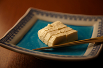 Washubar Kuri_A bite pickled in ginjoshu (quality sake) lees. Cheese pickled in sake lees from Azumarikishi in Tochigi Prefecture.