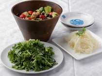 FEI - Little TaiKouRou_Healthy appetizer assortment, featuring plenty of fresh vegetables