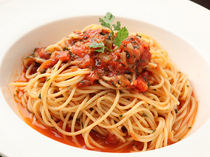 Pub&Cafe kanayama80's_We use fresh, rich tomatoes in our "Daily Special Tomato Pasta"