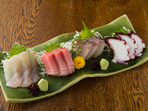 Sakagura Kura_Medium Sashimi Platter recommend if you want the freshest fish around