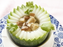 Chinese Cuisine Cogetsu Ikenohata Main branch_[Simmered Whole Winter Melon] Shark fins are served in winter melon.