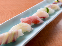 Senmiraku_Our Fresh Local Sushi from Misaki Harbor is a rare dish that uses local fish caught that morning.
