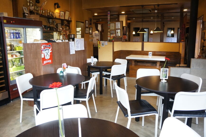 Cafe & Restaurant Outburst & Ponta_Inside view
