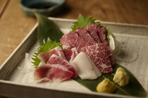 Kushikoma Main Store_Speckled Horse-meat Sashimi: a well-balanced combination of lean and fatty meat make up this dish, delivered direct from Kumamoto.