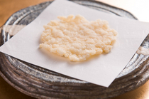Ginza Fujita_Our shrimp crisp features the gentle flavor of white shrimp and an appealing texture