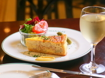 AUX BACCHANALES Kyoto_The quiche of the day has a delicious flavor that practically melts in your mouth.