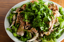 Libertin_Pork and cilantro salad, rich in the refreshing fragrance of cilantro