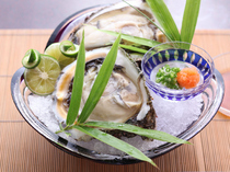 Ryoutei Kakuemon_Oysters from Noto (for 2 people). *A menu sample. Changes with season. Reservation required.
