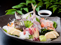 Otayan_Fresh! You can't resist the freshness and feeling of "Assorted Sashimi".