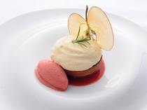 Arcana Tokyo_Red Fruit - Rendezvous of apple and strawberry wrapped in sweet fragrant vanilla