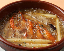 Tsukishima Spanish Club_Ajillo of Shell-on Shrimp and White Asperagas with selected ingredients