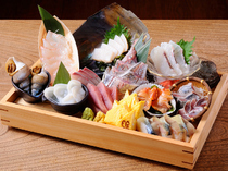 Sushiya-no Uokin Ebisu Branch_Special assorted sashimi platter, enough for 4-5 people to share, this dish contains fresh seafood sent direct from Tsukiji market