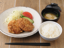 Minoru Shokudo Ginza Mitsukoshi_Juicy, onion-filled "genkotsu" (fist-sized) minced meat cutlet set menu