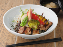 Minoru Shokudo Ginza Mitsukoshi_Miso-marinated pork donburi (rice bowl) with plenty of vegetables