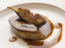 steak lounge Ren_Sauteed foie gras, we are particular about its origin
