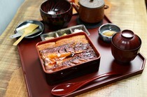 Nihonbashi Tamai Main Branch_Hakomeshi Chubako - The restaurant's signature Hakomeshi which is comes in a medium size box (with pickled vegetables and a soup bowl included).