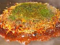 Hassho_The secret is in the dough and the way to cook it, a popular dish "Sobaniku-tama (buckwheat noodle okonomiyaki meat pancake)"