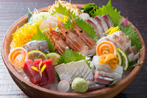 Kochu no Tenchi_Sashimi (raw fish slices) Platter of the Day *May vary from photo.