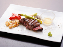 Azabu Juban Romantei_We recommend our "100g Beef Filet Steak" cooked medium-rare.
