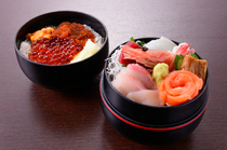 Otaru Masazushi Zenan_Kaisen Nidanju (double-decker seafood meal) - A treasure chest packed with salmon roe and sashimi