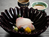 Hyotei Main Branch_[Mukouzuke (sashimi) of Thinly Sliced Akashi Sea Bream] served with 2 different sauces