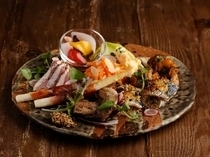 Nihonshu Bar Komeya Inazuma_Our appetizer combination platter: a showcase of the season's finest flavors