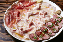 BACAR OKINAWA_Okinawan beef, pork, and duck meat on one platter - "Homemade three kinds of ham platter"