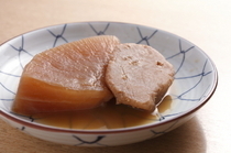 Joyato Toyosaki Honke_Kansai region's treasure with a delicious broth - "Daikon radish and Ebi-imo (shrimp-shaped taro)"