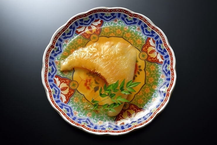 RAIKA Shinjuku-gyoen_Simmered Blue Shark Fins (from 100g) - Served with Shanghai style sauce. 