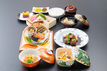 Hikariya Higashi_[Hikari], is a banquet of individually plated dishes that is overflowing with a sense of the seasons, and takes full advantage of fresh, high-quality local ingredients