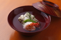 Naniwa Kappo Kigawa_Today's stewed dish is everyone's favorite - "Pike eel consomme soup and broiled pike eel with prawns wrapped in soybean milk skin"