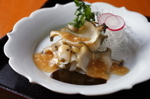 Naniwa Kappo Kigawa_With a luxurious scent of the beach - "Thousand slices of abalones in ginger and liver sauce served with wild watercress"