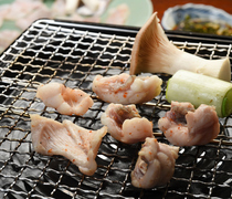 Fugu Ryori Tomoe_[Grilled Fugu (globefish)] Our original dish seasoned with only salt and cayenne pepper powder  