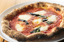 Takeru Quindici_Authentic pizza baked in a wood-fired oven is amazing! The classic and strikingly delicious "Margherita"