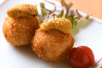 Uni Murakami Hakodate Main Branch_[Sea Urchin Croquette (2 pieces)] Sea urchin is widely used even in the sauce and as a topping.